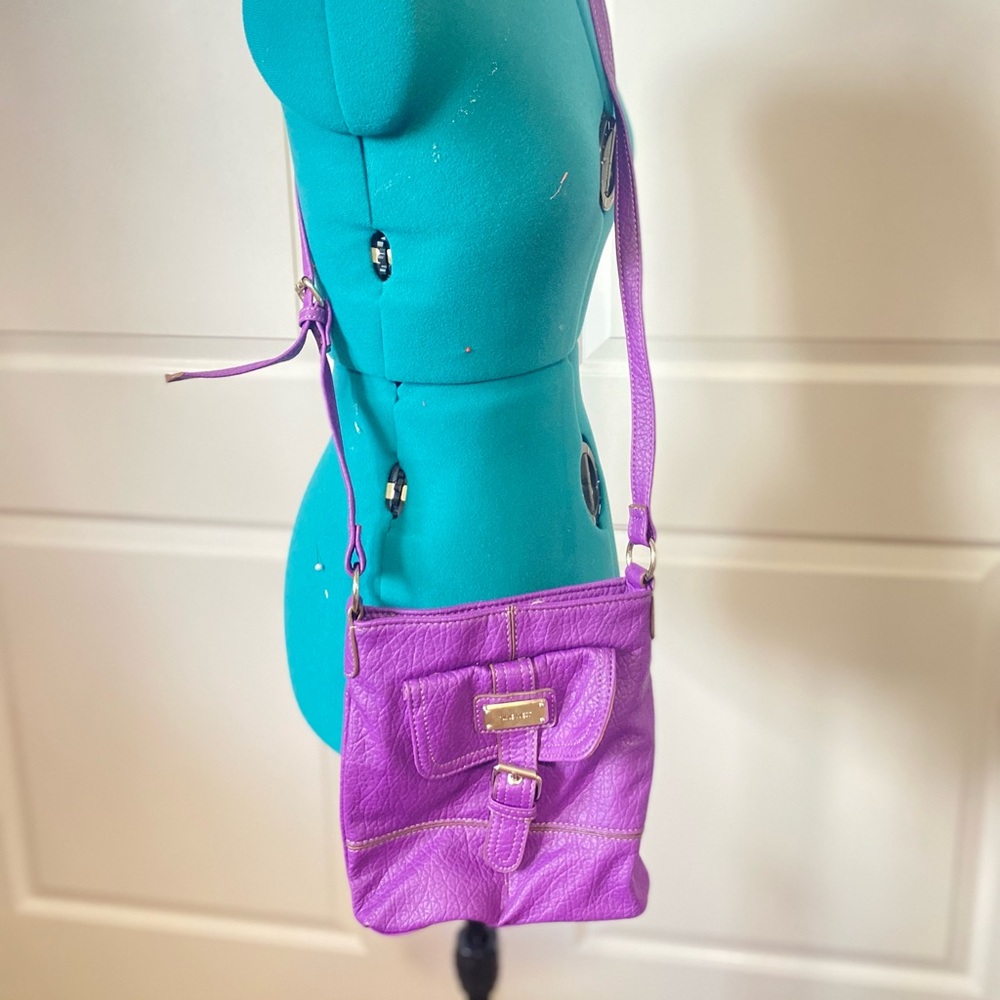 Nine West leather purple crossbody purse!